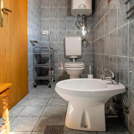 Beautiful In W/ 3 Bedrooms *